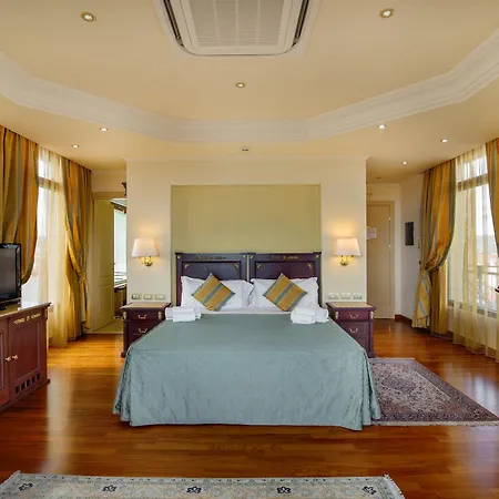 Panorama Hotel 4*